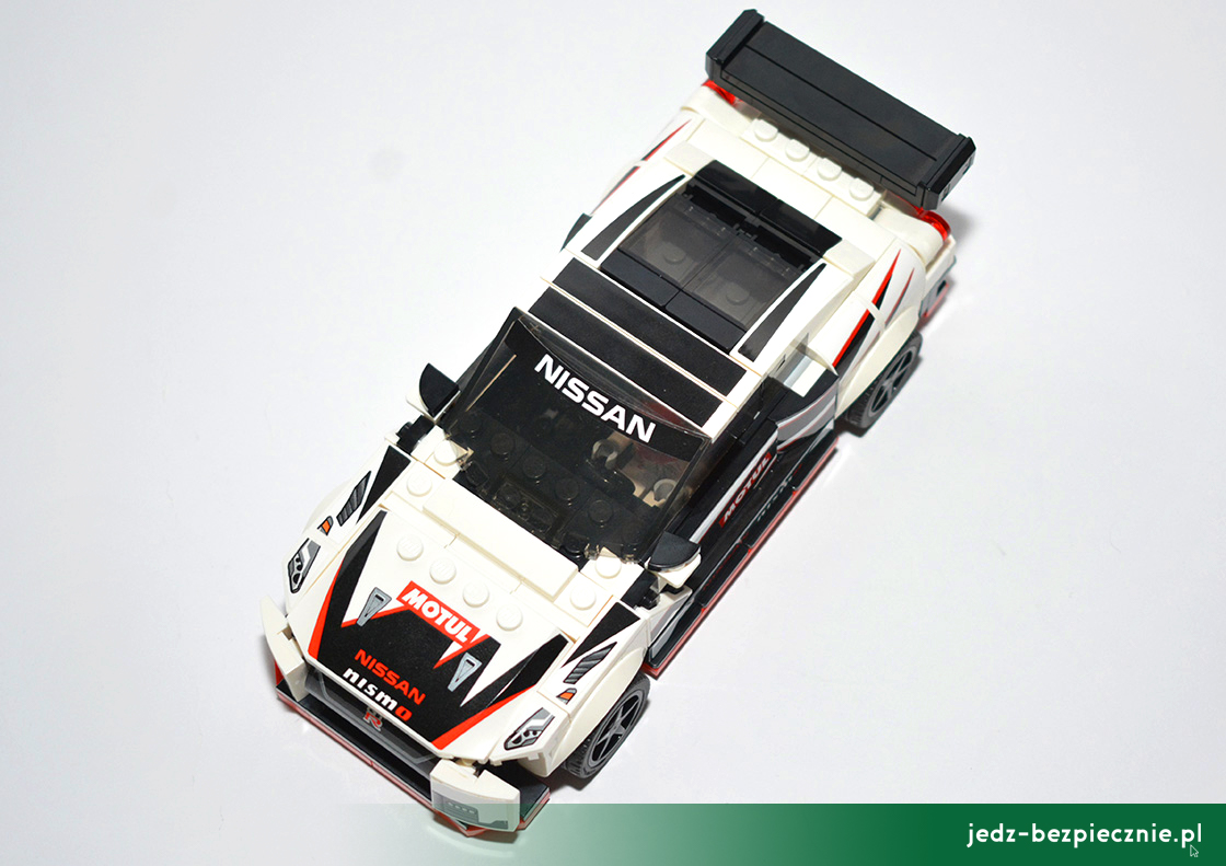 ŚWIAT WOKÓŁ KIEROWNICY - Nissan GT-R NISMO z klocków LEGO - Złożony model widok z góry